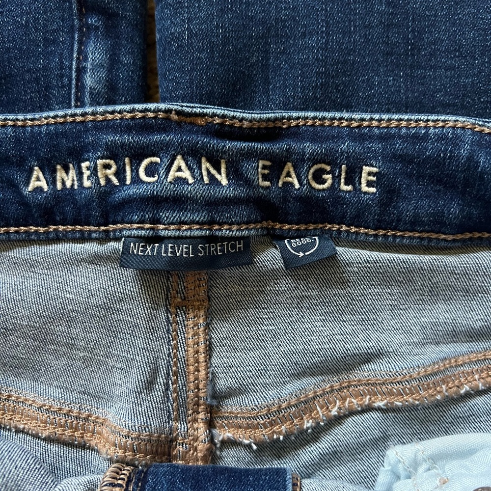 American Eagle Outfitters Women’s Dark Indigo Straight Leg Jeans - Picture 2 of 3